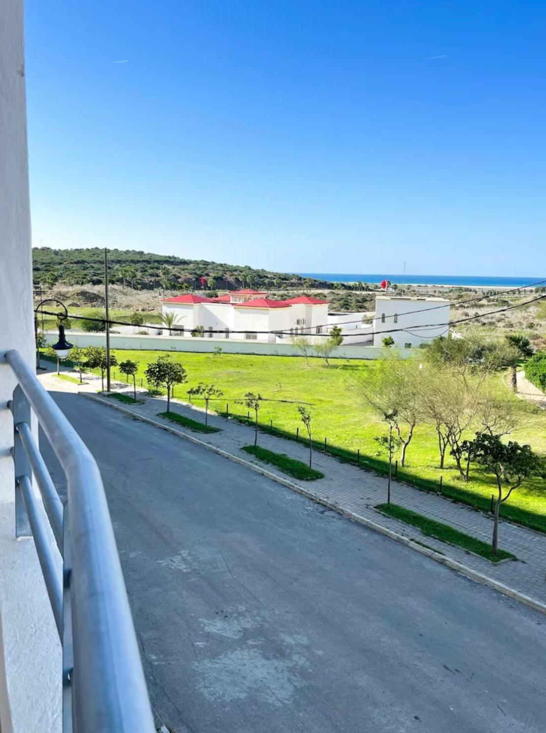 Elegant Appartement Avec Un Acces Piscine Jardin Parking Sous-Sol Et Wifi Haut Debit Fibre Optique Tanger Exterior foto